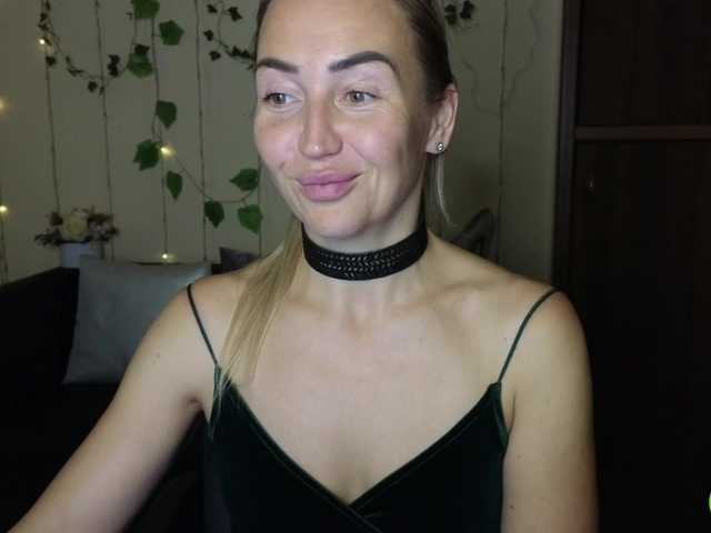 Jullyblondkiss from BongaCams is Freechat