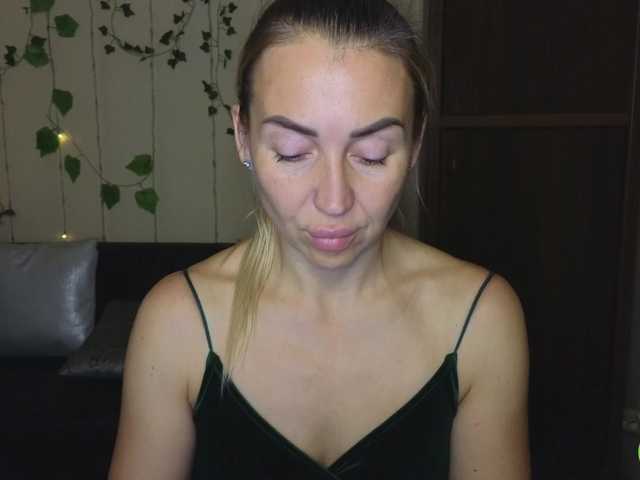 Discover the adorable streamer Jullyblondkiss as she's touching her body Jullyblondkiss from BongaCams