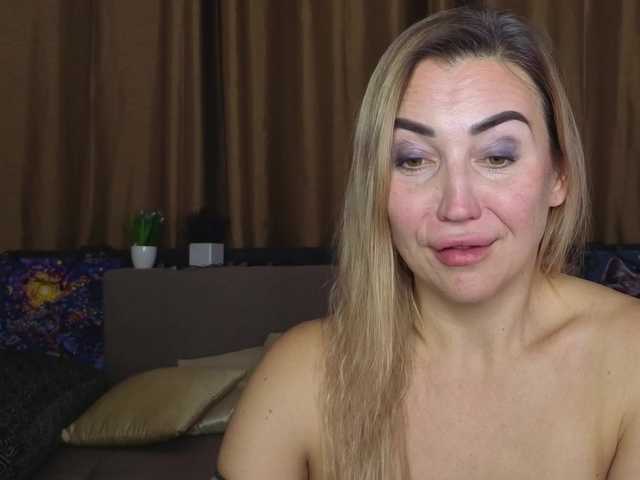 Jullyblondkiss's BongaCams show and profile