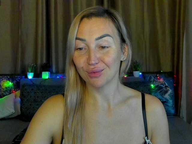 Jullyblondkiss webcam