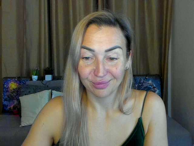 Jullyblondkiss webcam