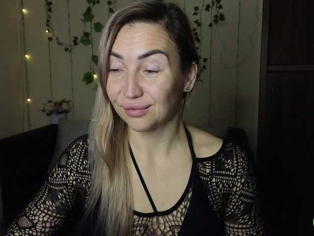 Jullyblondkiss's BongaCams show and profile