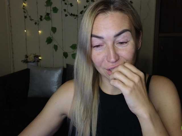 Jullyblondkiss webcam