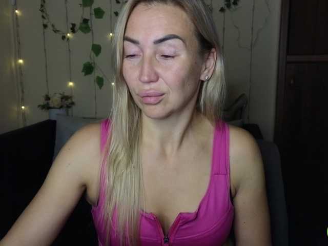 Jullyblondkiss from BongaCams is Freechat