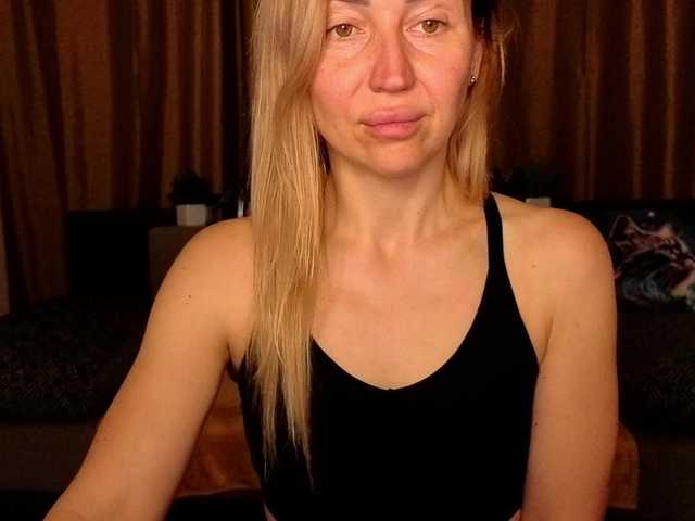 Jullyblondkiss's BongaCams show and profile