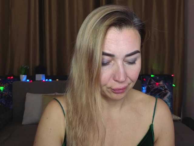 Jullyblondkiss's BongaCams show and profile