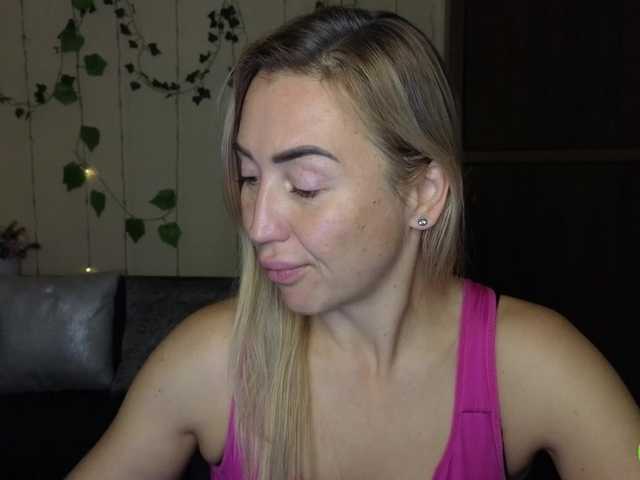 Jullyblondkiss webcam