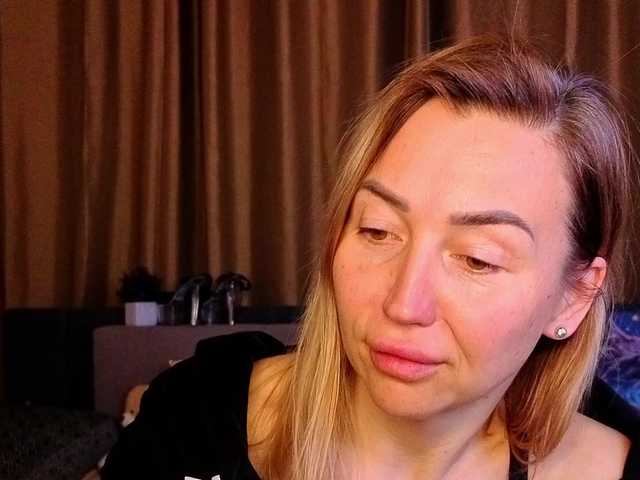 Jullyblondkiss's BongaCams show and profile