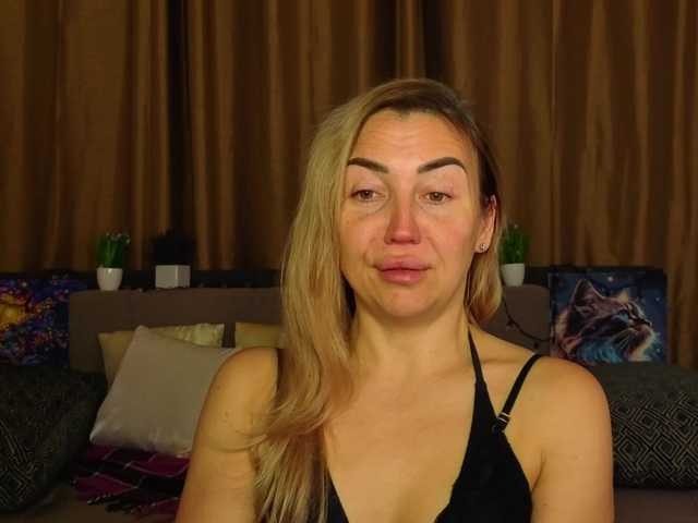 Jullyblondkiss webcam