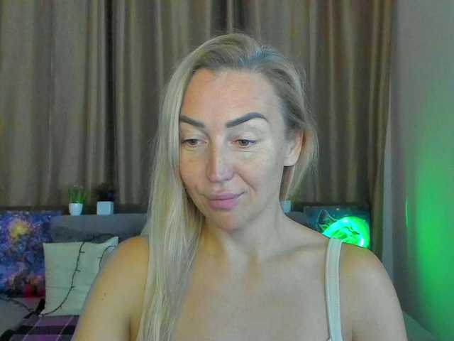 Jullyblondkiss from BongaCams is Freechat