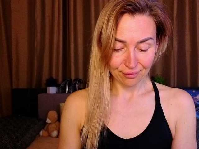 Jullyblondkiss's BongaCams show and profile