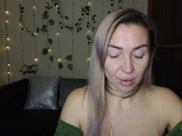 Jullyblondkiss's BongaCams show and profile