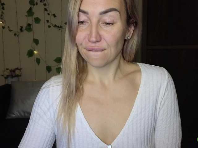 Jullyblondkiss's BongaCams show and profile