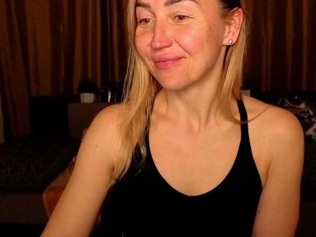 Jullyblondkiss's BongaCams show and profile