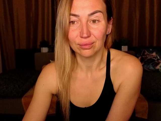 Jullyblondkiss's BongaCams show and profile