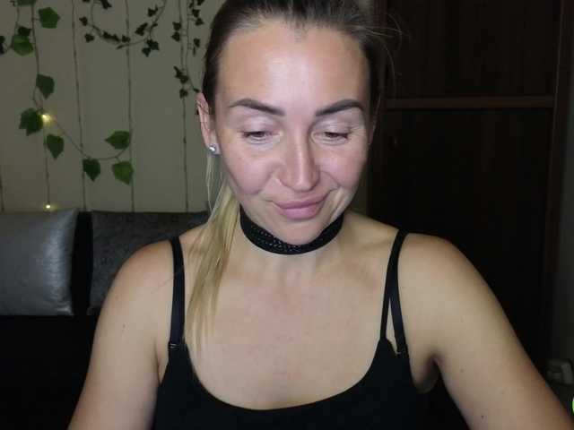 Jullyblondkiss webcam