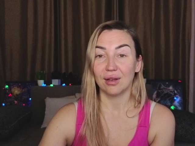 Jullyblondkiss's BongaCams show and profile