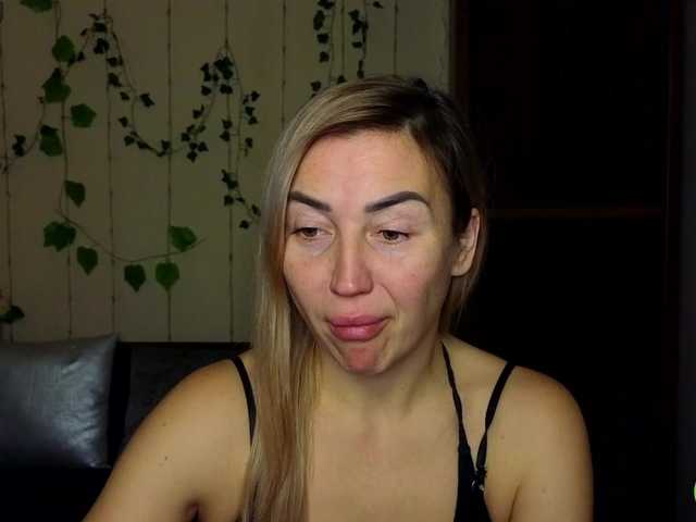 Jullyblondkiss's BongaCams show and profile