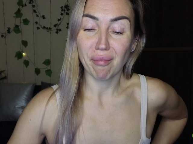 Jullyblondkiss's BongaCams show and profile