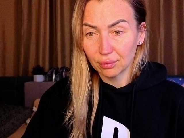 Jullyblondkiss's BongaCams show and profile