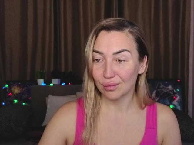 Jullyblondkiss's BongaCams show and profile