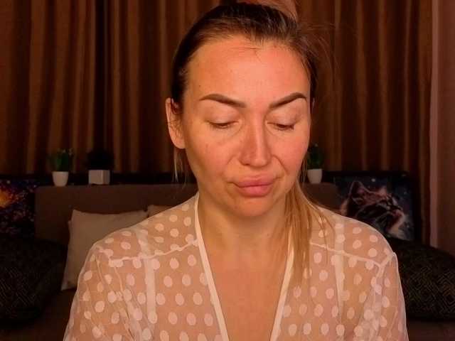 Jullyblondkiss's BongaCams show and profile