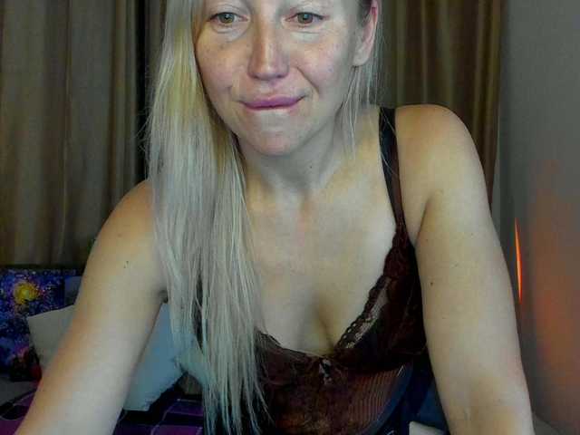 Jullyblondkiss webcam