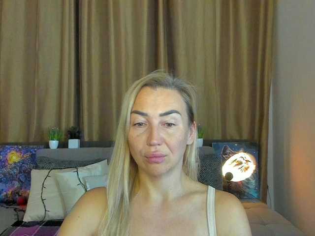 Jullyblondkiss from BongaCams is Freechat