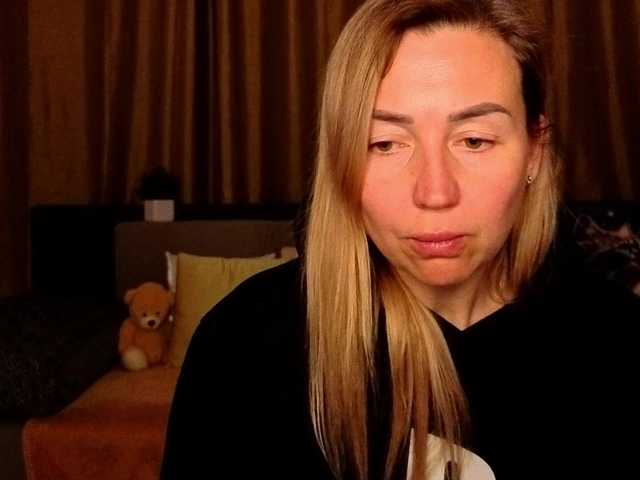 Jullyblondkiss's BongaCams show and profile