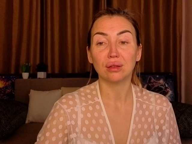 Jullyblondkiss's BongaCams show and profile