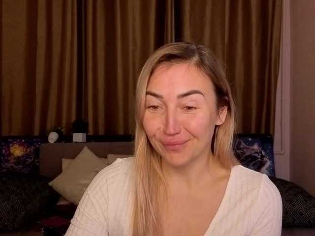 Jullyblondkiss's BongaCams show and profile