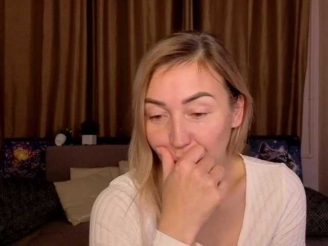 Jullyblondkiss webcam