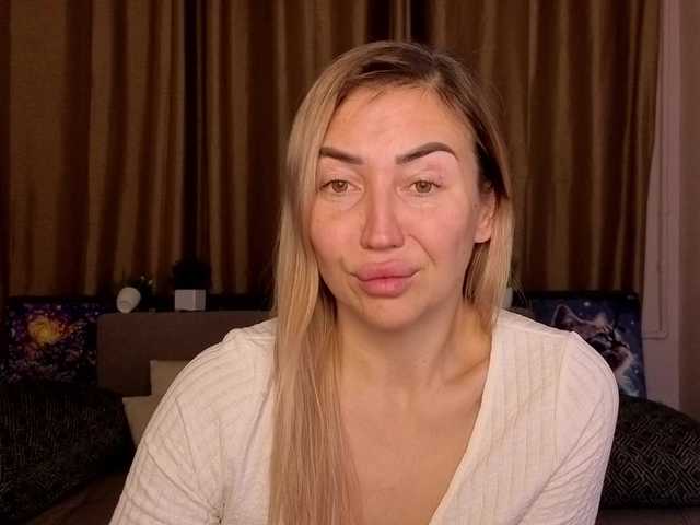 Jullyblondkiss webcam