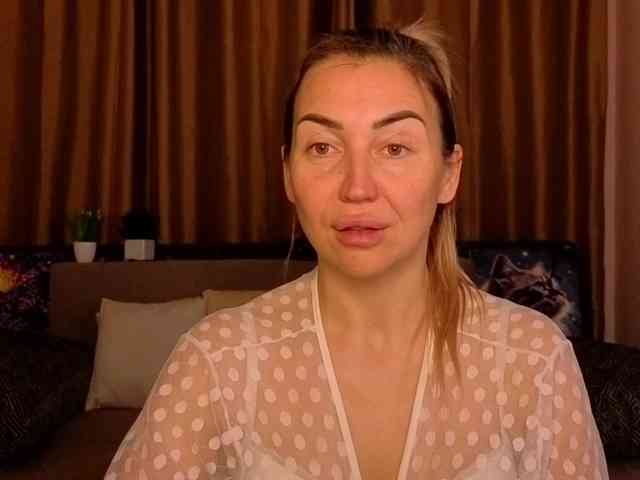 Jullyblondkiss webcam