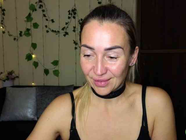 Jullyblondkiss webcam