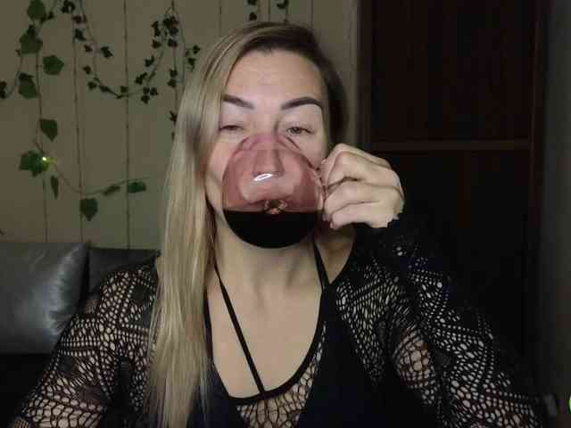 Jullyblondkiss webcam