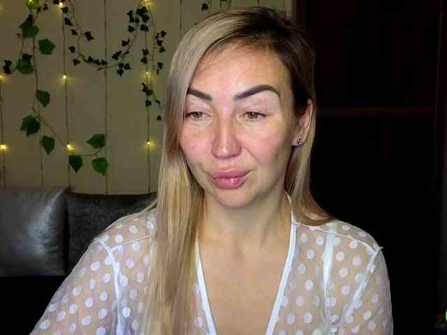 Jullyblondkiss webcam