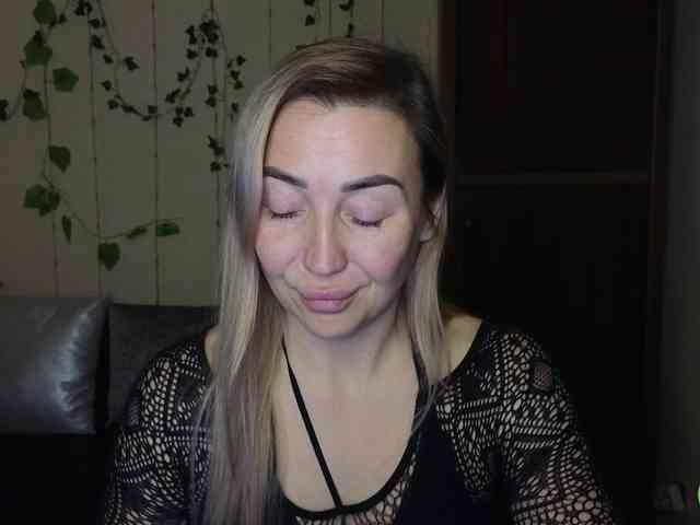 Jullyblondkiss webcam