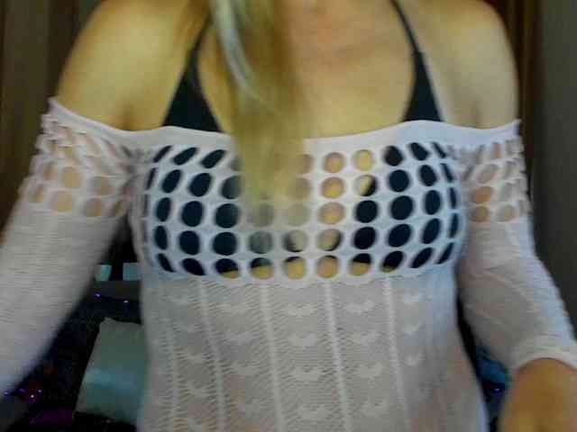 Jullyblondkiss webcam