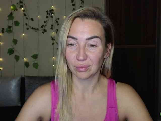 Jullyblondkiss webcam