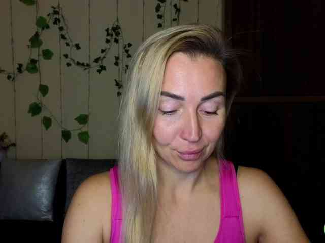 Jullyblondkiss webcam