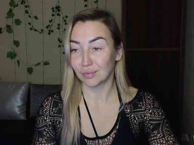 Jullyblondkiss webcam