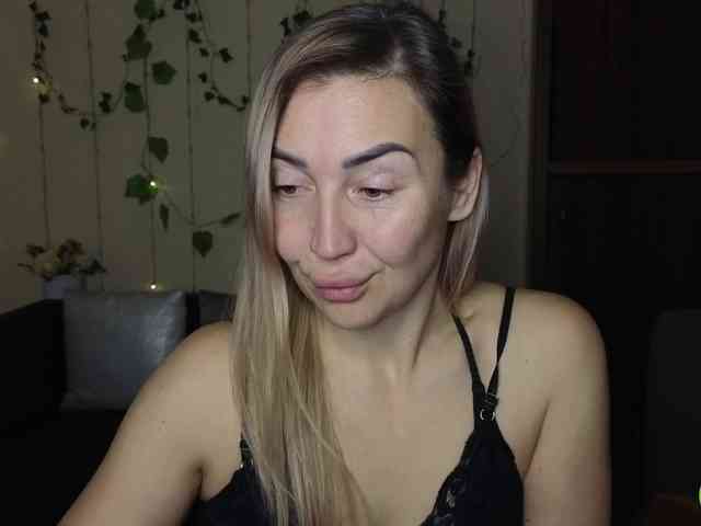 Jullyblondkiss webcam