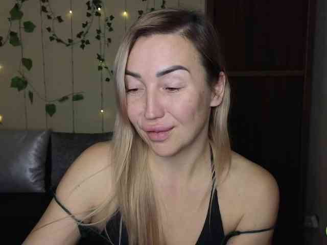 Jullyblondkiss webcam