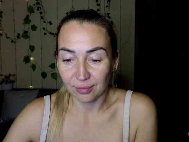 Jullyblondkiss webcam