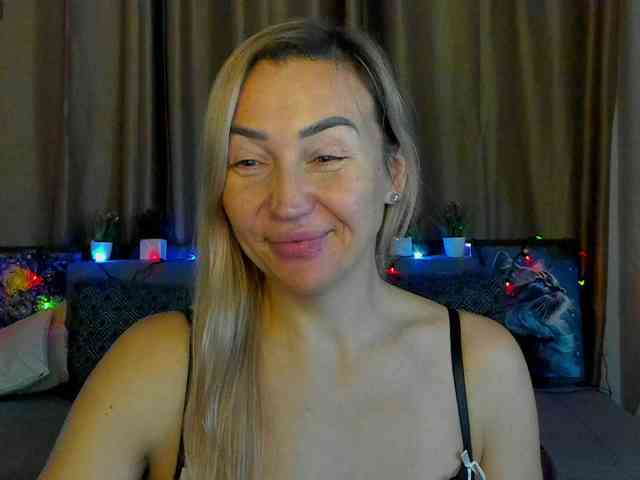 Jullyblondkiss webcam