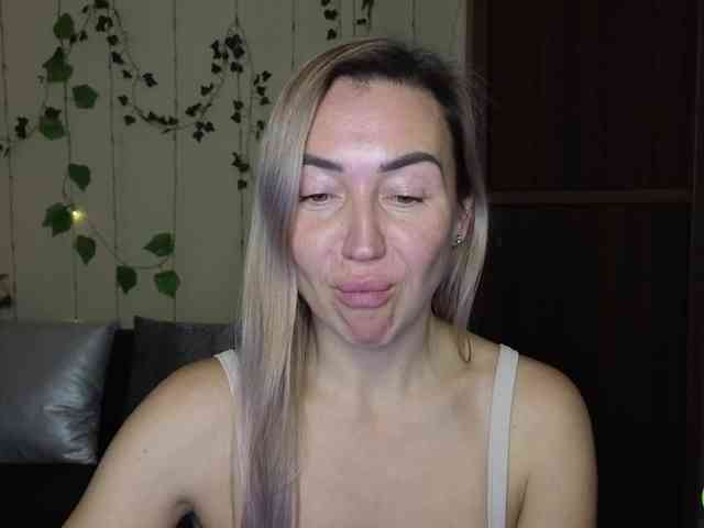 Jullyblondkiss webcam