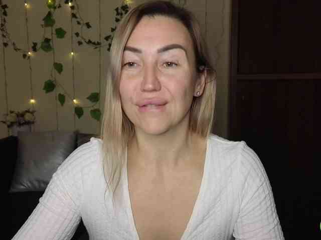 Jullyblondkiss webcam