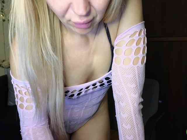 Jullyblondkiss webcam