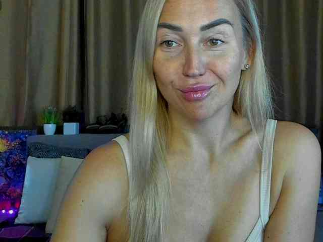 Jullyblondkiss webcam